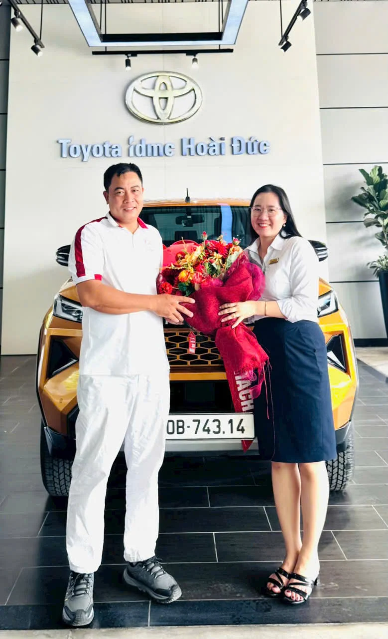 Giao xe Bán tải Hilux